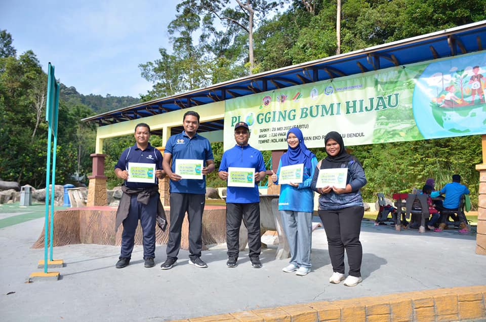 PLOGGING BUMI HIJAU DI TAMAN EKO RIMBA.