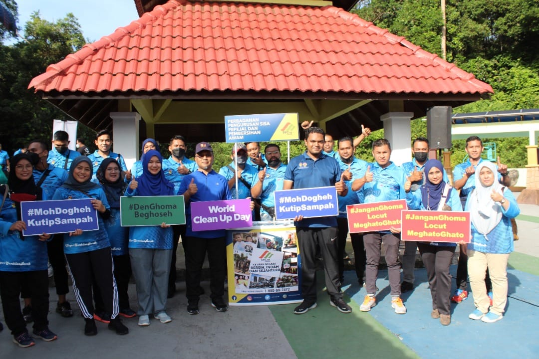 PLOGGING BUMI HIJAU DI TAMAN EKO RIMBA.