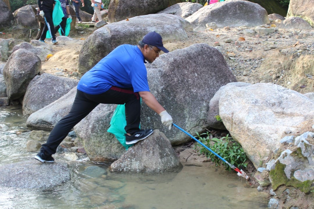PLOGGING BUMI HIJAU DI TAMAN EKO RIMBA.
