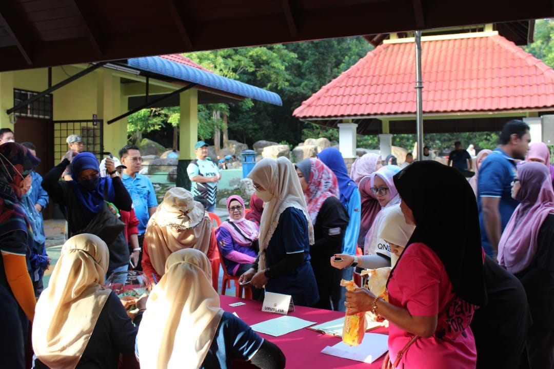 PLOGGING BUMI HIJAU DI TAMAN EKO RIMBA.