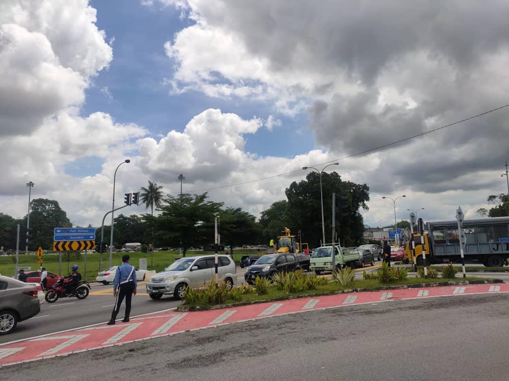 KAJIAN ALIRAN TRAFIK BAGI PENUTUPAN MEDIAN JALAN (LALUAN TENGAH) OLEH IBU PEJABAT POLIS DAERAH (IPD) SEREMBAN