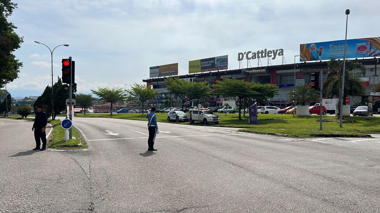 KAJIAN ALIRAN TRAFIK BAGI PENUTUPAN MEDIAN JALAN (LALUAN TENGAH) OLEH IBU PEJABAT POLIS DAERAH (IPD) SEREMBAN