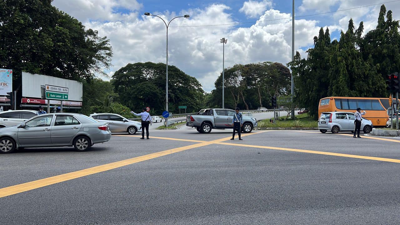 KAJIAN ALIRAN TRAFIK BAGI PENUTUPAN MEDIAN JALAN (LALUAN TENGAH) OLEH IBU PEJABAT POLIS DAERAH (IPD) SEREMBAN