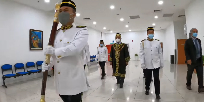 ANGKAT SUMPAH AHLI MAJLIS