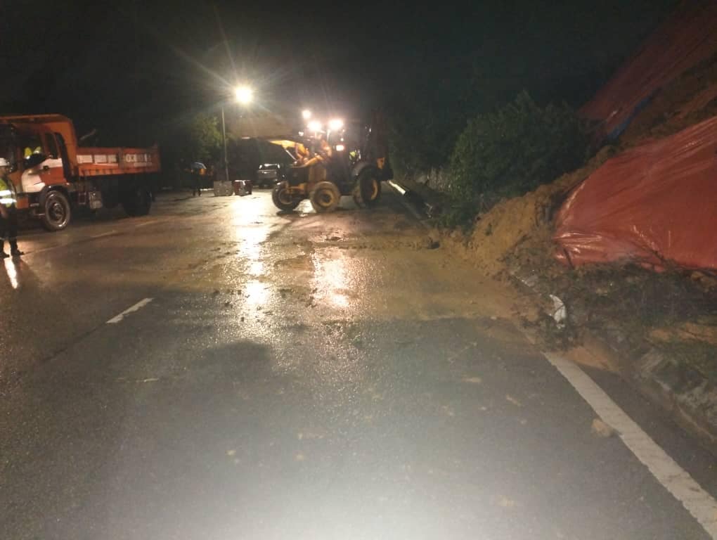 Tanah Runtuh Jalan Tok Dagang