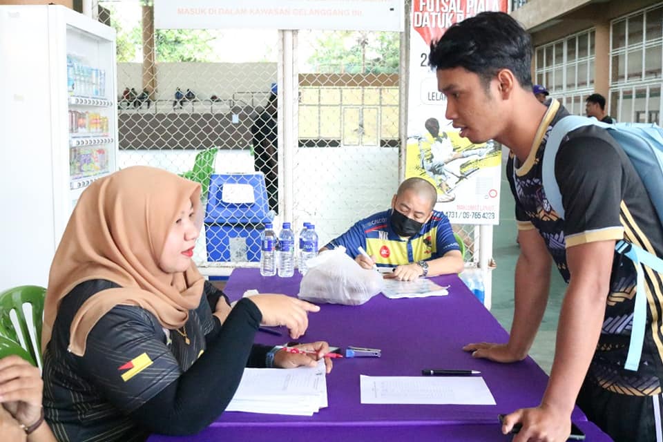 ​PERTANDINGAN FUTSAL PIALA DATUK BANDAR MAJLIS BANDARAYA SEREMBAN SEMPENA HARI KEBANGSAAN MALAYSIA [Click and drag to move] ​