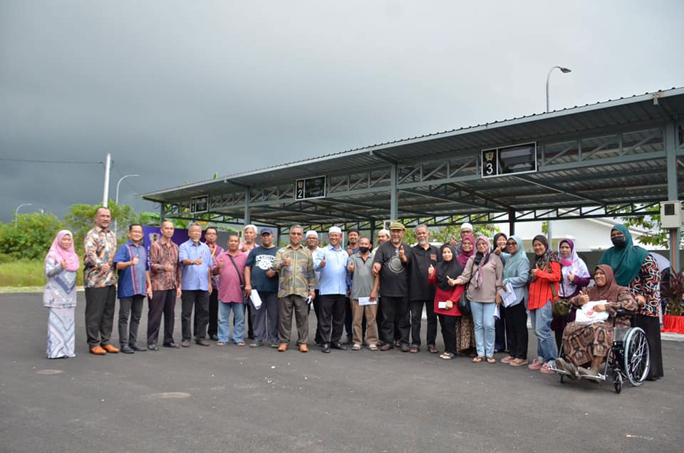 MAJLIS SESI PENYERAHAN SURAT PELAWAAN BAGI GERAI TAMAN PINGGIRAN SENAWANG