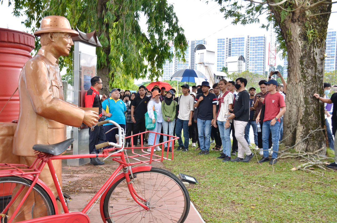 LAWATAN AKADEMIK KURSUS SARJANA MUDA SAINS SENIBINA UTM