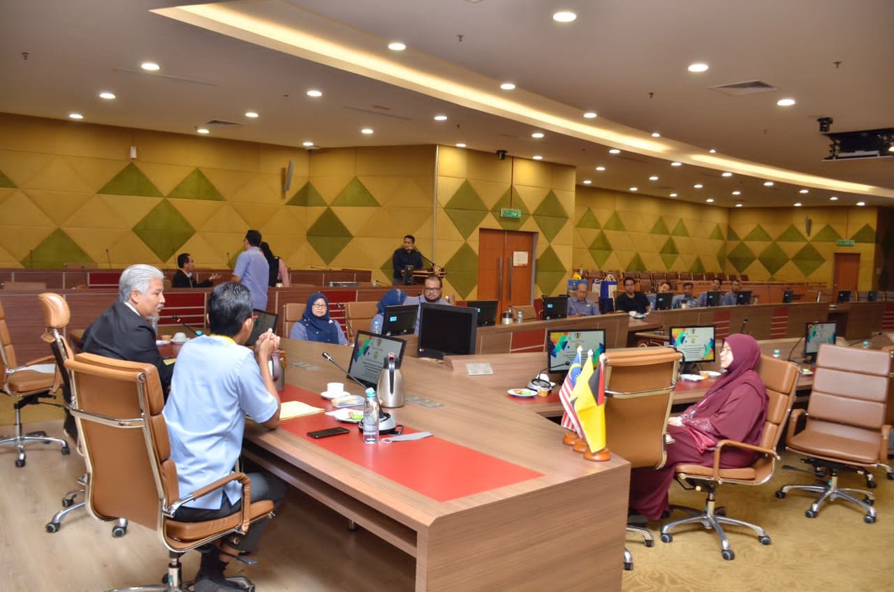 LAWATAN PENANDAARASAN MAJLIS PERBANDARAN KANGAR MENGENAI PELAKSANAAN OPERASI SMART PARKING MAJLIS BANDARAYA SEREMBAN