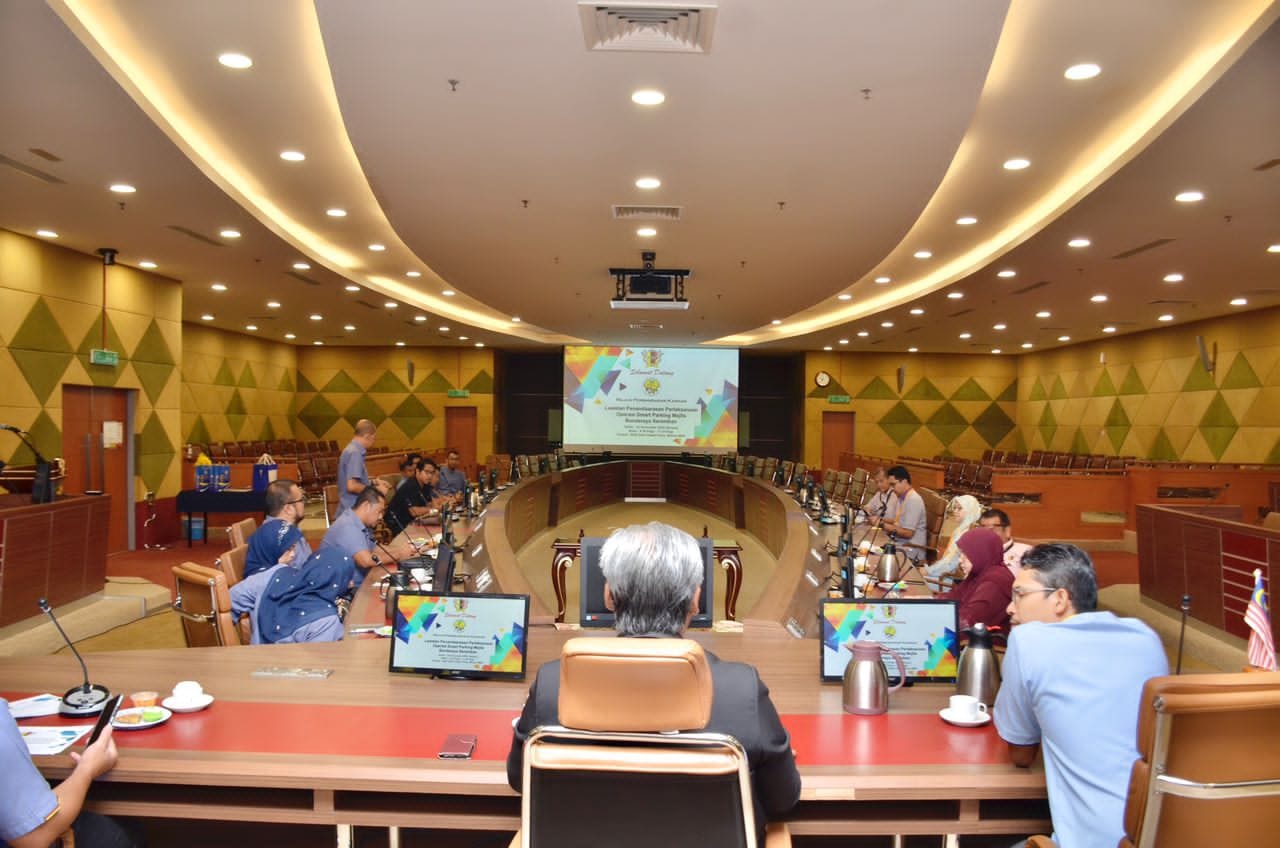 LAWATAN PENANDAARASAN MAJLIS PERBANDARAN KANGAR MENGENAI PELAKSANAAN OPERASI SMART PARKING MAJLIS BANDARAYA SEREMBAN