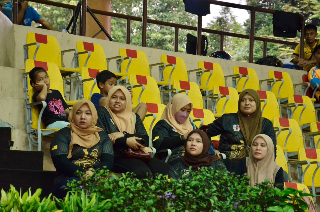 PEMENANG PERTANDINGAN SEPAK TAKRAW DAN BOLA JARING PIALA DATUK BANDAR DI KOMPLEKS SUKAN NEGERI, PAROI.