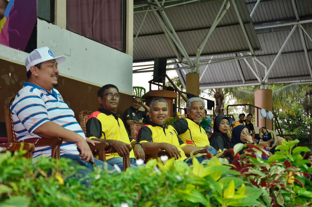 PEMENANG PERTANDINGAN SEPAK TAKRAW DAN BOLA JARING PIALA DATUK BANDAR DI KOMPLEKS SUKAN NEGERI, PAROI.