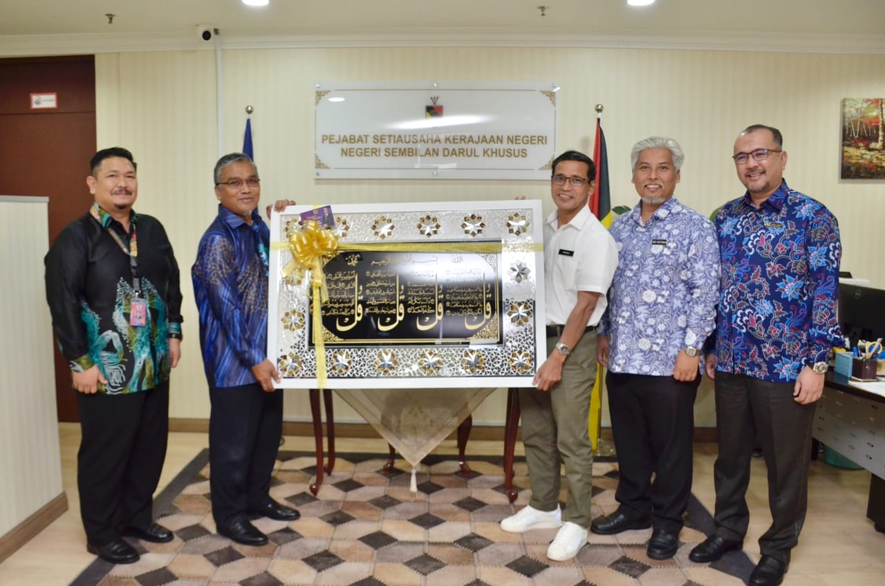 KUNJUNGAN HORMAT DATUK BANDAR MBS KE ATAS YB SETIAUSAHA KERAJAAN NEGERI SEMBILAN