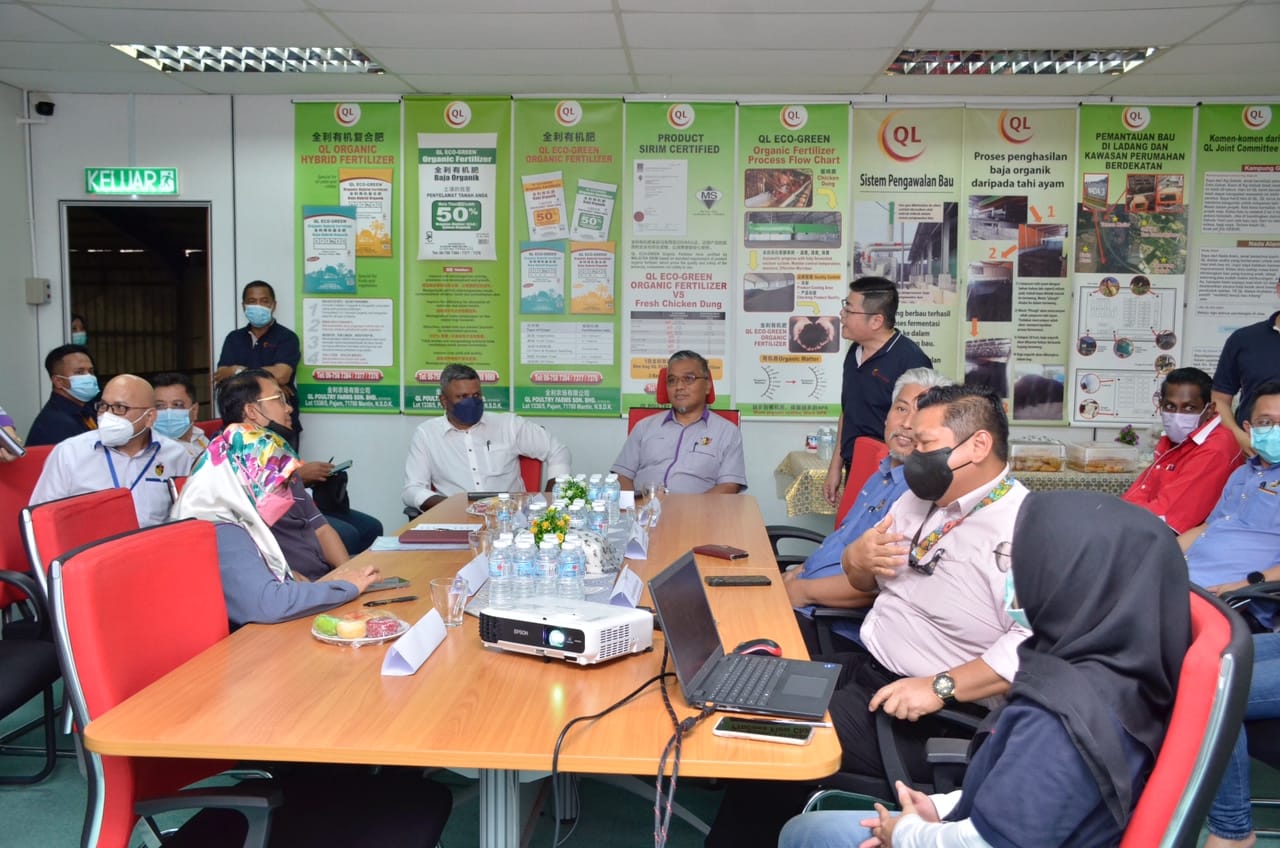 LAWATAN TURUN PADANG DATUK BANDAR DI QL POULTRY FARM, PAJAM