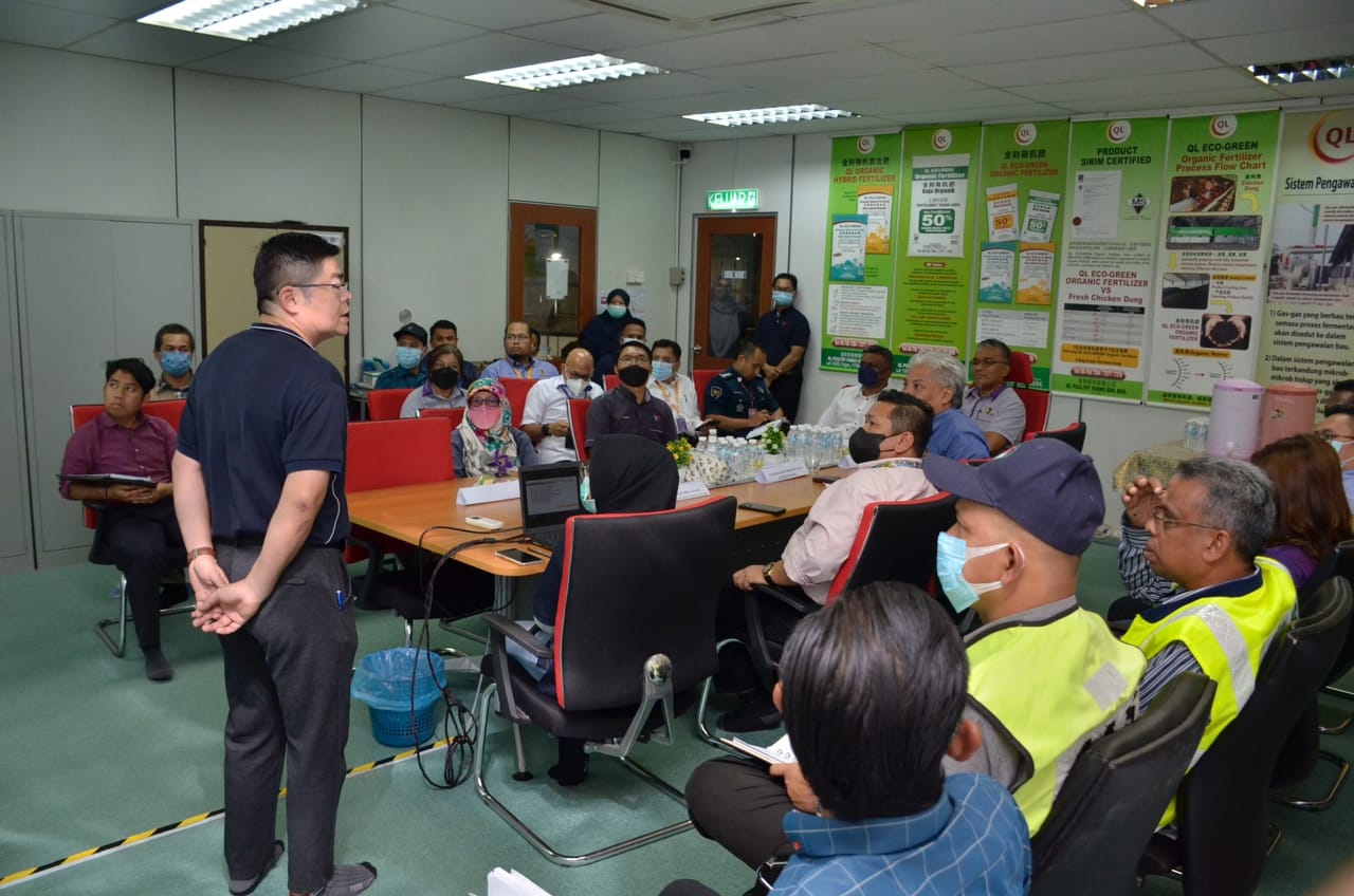 LAWATAN TURUN PADANG DATUK BANDAR DI QL POULTRY FARM, PAJAM