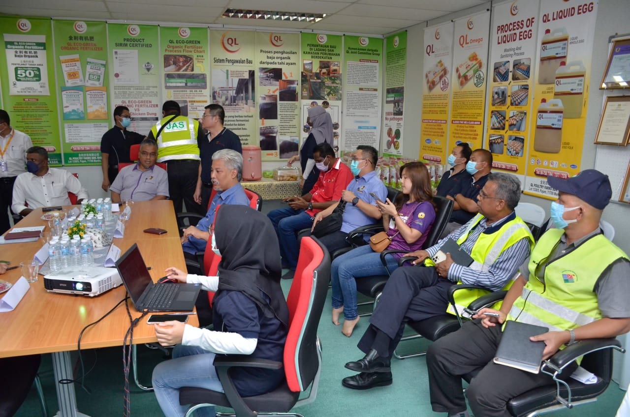 LAWATAN TURUN PADANG DATUK BANDAR DI QL POULTRY FARM, PAJAM