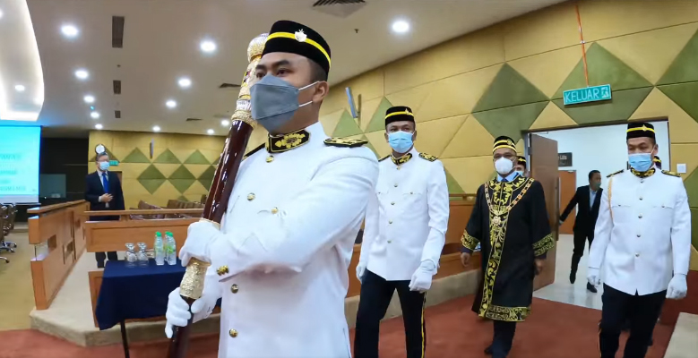 ANGKAT SUMPAH AHLI MAJLIS