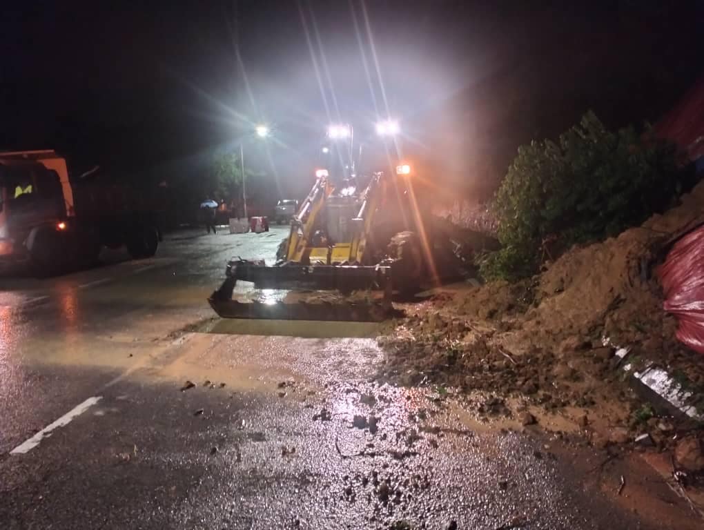 Tanah Runtuh Jalan Tok Dagang