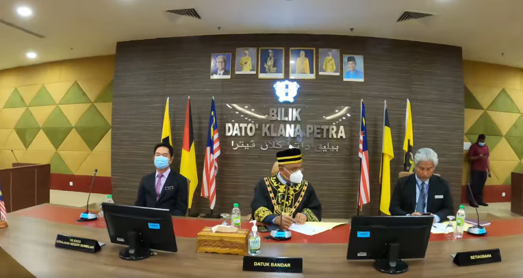 ANGKAT SUMPAH AHLI MAJLIS