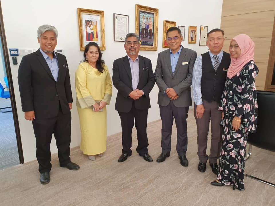 KUNJUNGAN HORMAT DARI HOTEL ROYALE CHULAN SEREMBAN DAN UNIVERSITI SAINS ISLAM MALAYSIA (USIM) KAMPUS NILAI KE PEJABAT DATUK BANDAR MAJLIS BANDARAYA SEREMBAN