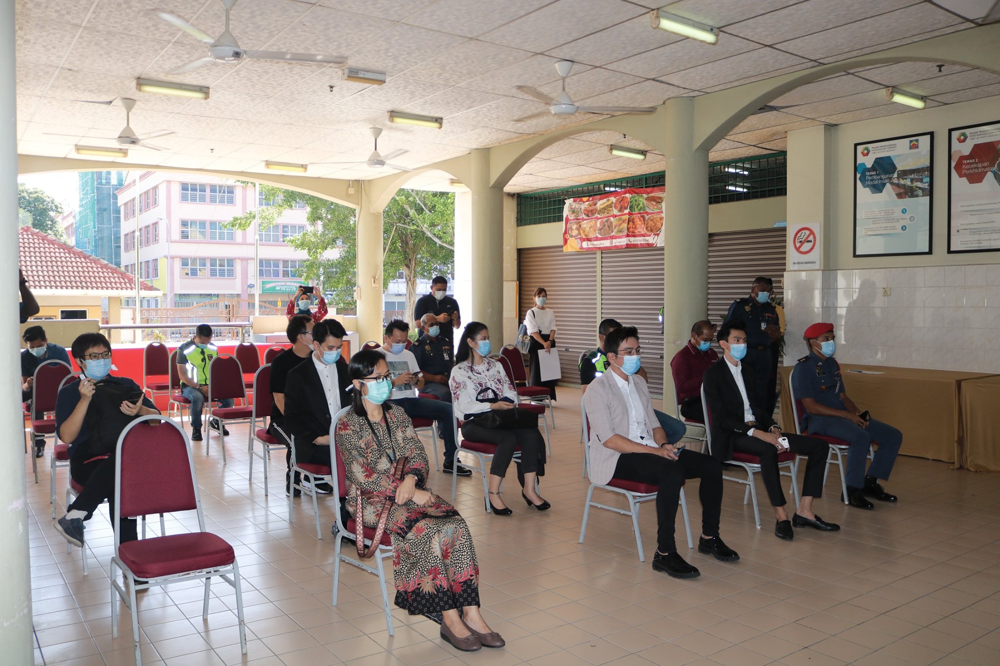 MAJLIS PENERIMAAN DAN PENGAGIHAN PENUTUP HIDUNG DAN MULUT (MASK) DARIPADA KUMPULAN GD HOLDING