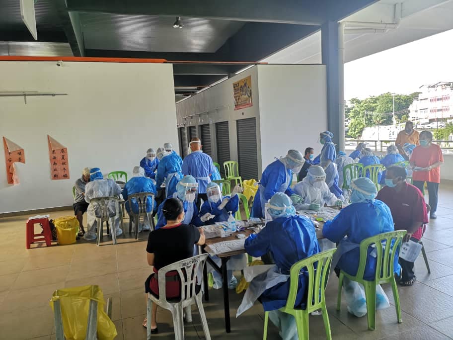 PENGAMBILAN SAMPLE COVID-19 OLEH KEMENTERIAN KESIHATAN