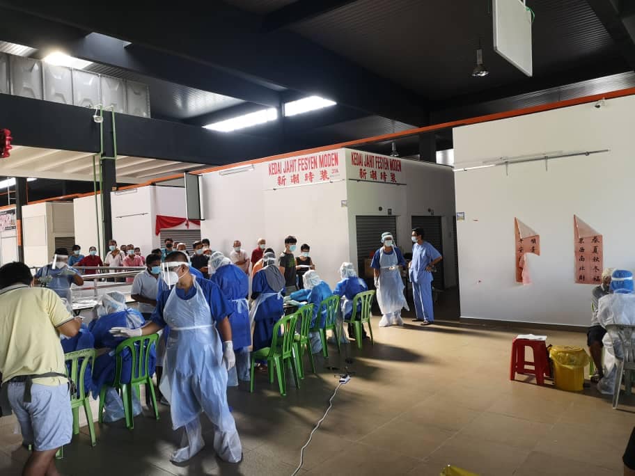 PENGAMBILAN SAMPLE COVID-19 OLEH KEMENTERIAN KESIHATAN