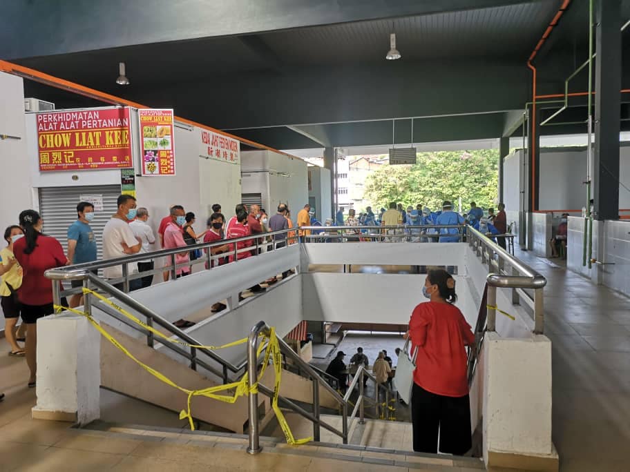 PENGAMBILAN SAMPLE COVID-19 OLEH KEMENTERIAN KESIHATAN