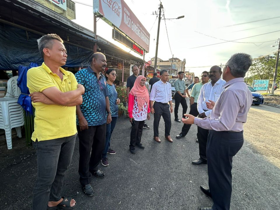 DATUK BANDAR TURUN KE LOKASI BANJIR KG. BARU RAHANG