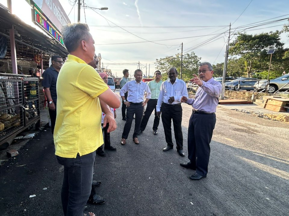 DATUK BANDAR TURUN KE LOKASI BANJIR KG. BARU RAHANG
