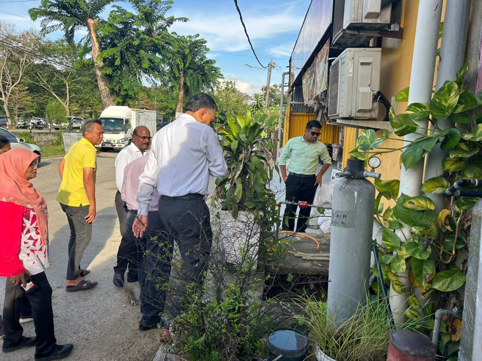 DATUK BANDAR TURUN KE LOKASI BANJIR KG. BARU RAHANG