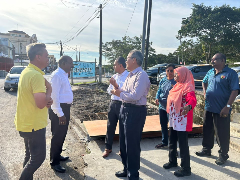 DATUK BANDAR TURUN KE LOKASI BANJIR KG. BARU RAHANG