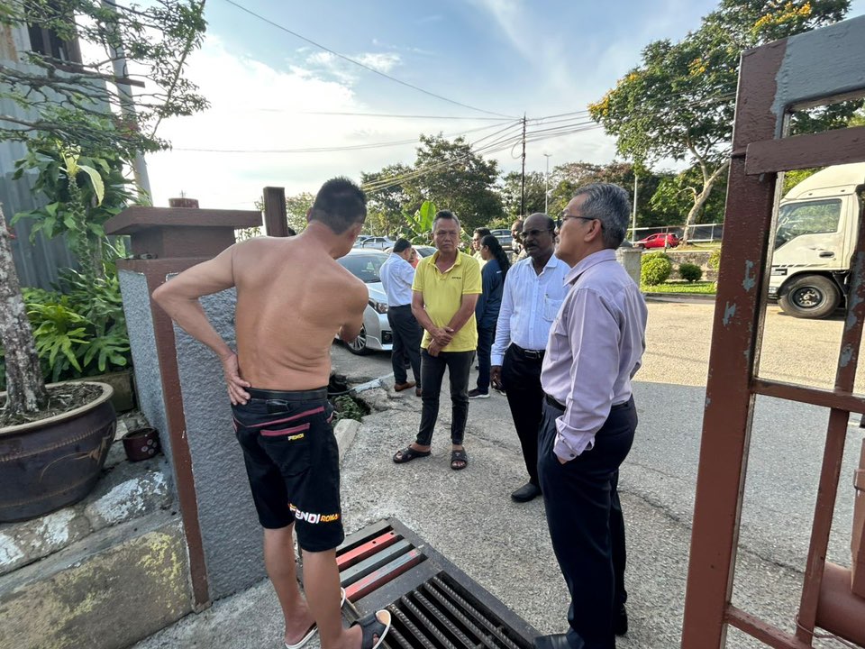 DATUK BANDAR TURUN KE LOKASI BANJIR KG. BARU RAHANG