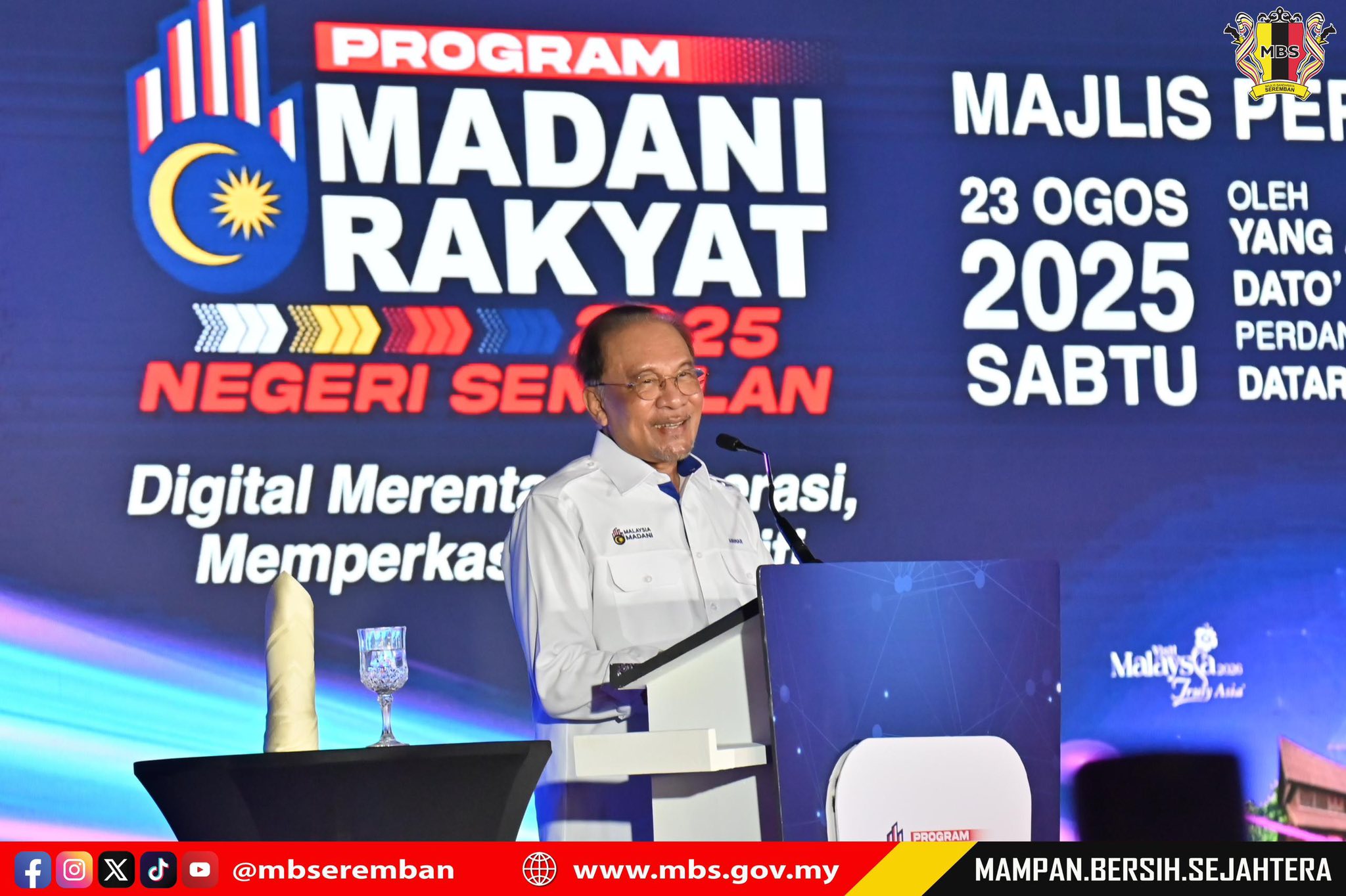 DATUK BANDAR MBS TERIMA SIJIL PENGHARGAAN REFORMASI KERENAH BIROKRASI (RKB) DARIPADA KETUA SETIAUSAHA NEGARA