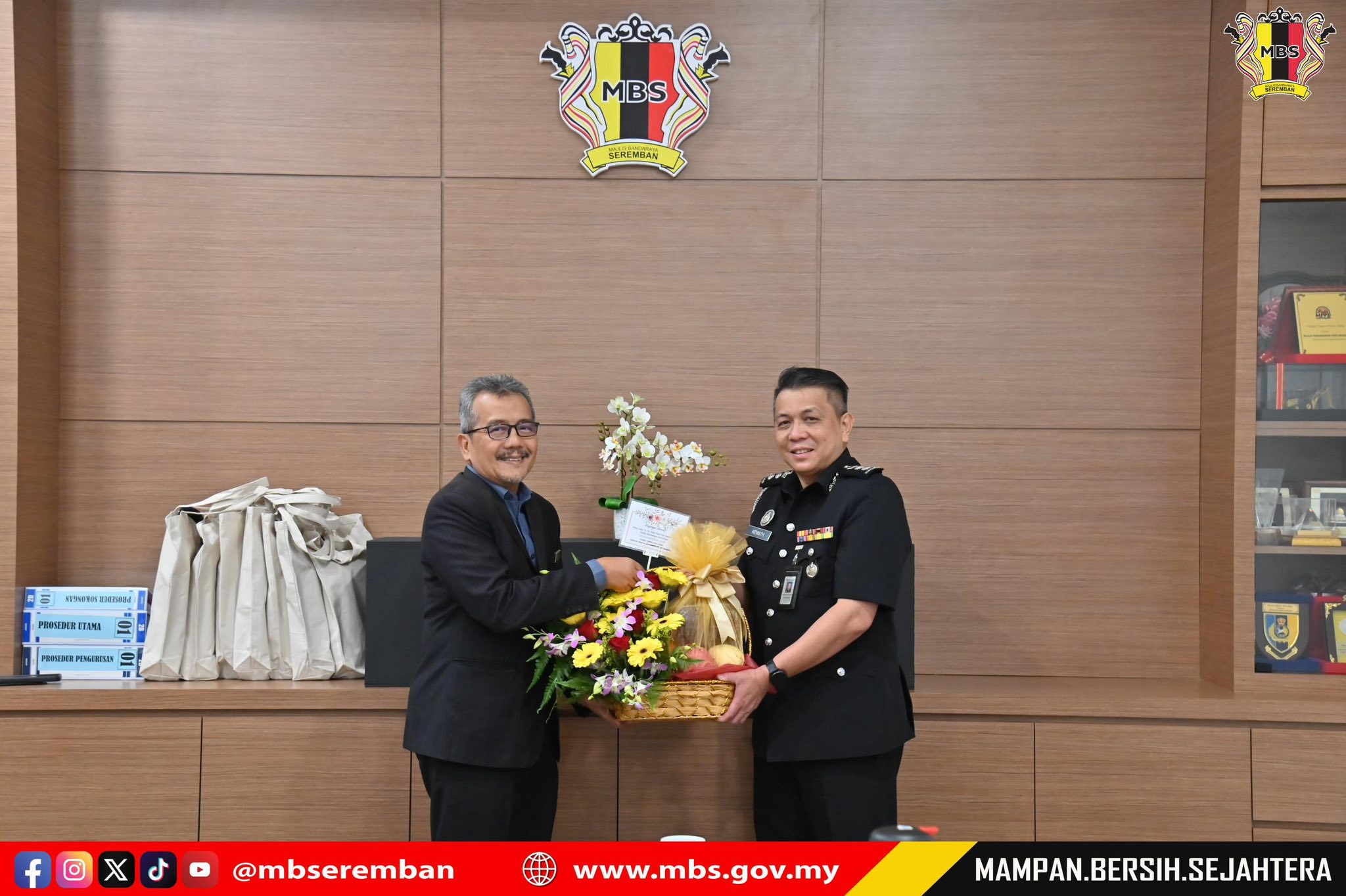 KUNJUNGAN HORMAT PENGARAH IMIGRESEN NEGERI SEMBILAN KE ATAS DATUK BANDAR