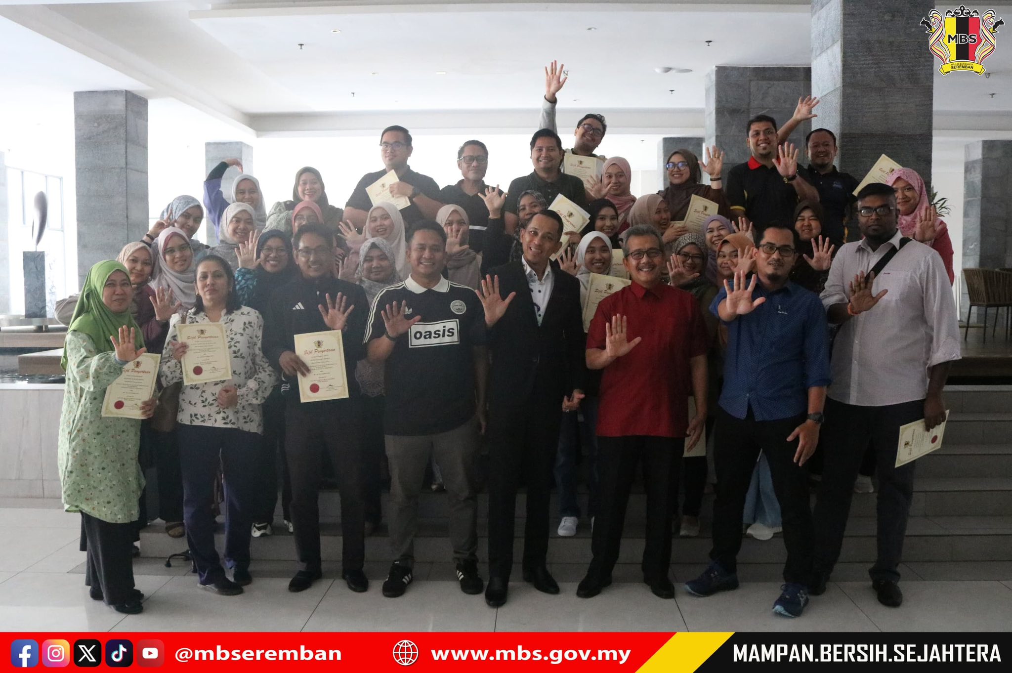 KURSUS PENGURUSAN KAUNTER PROFESIONAL: WAJAH MESRA MBS