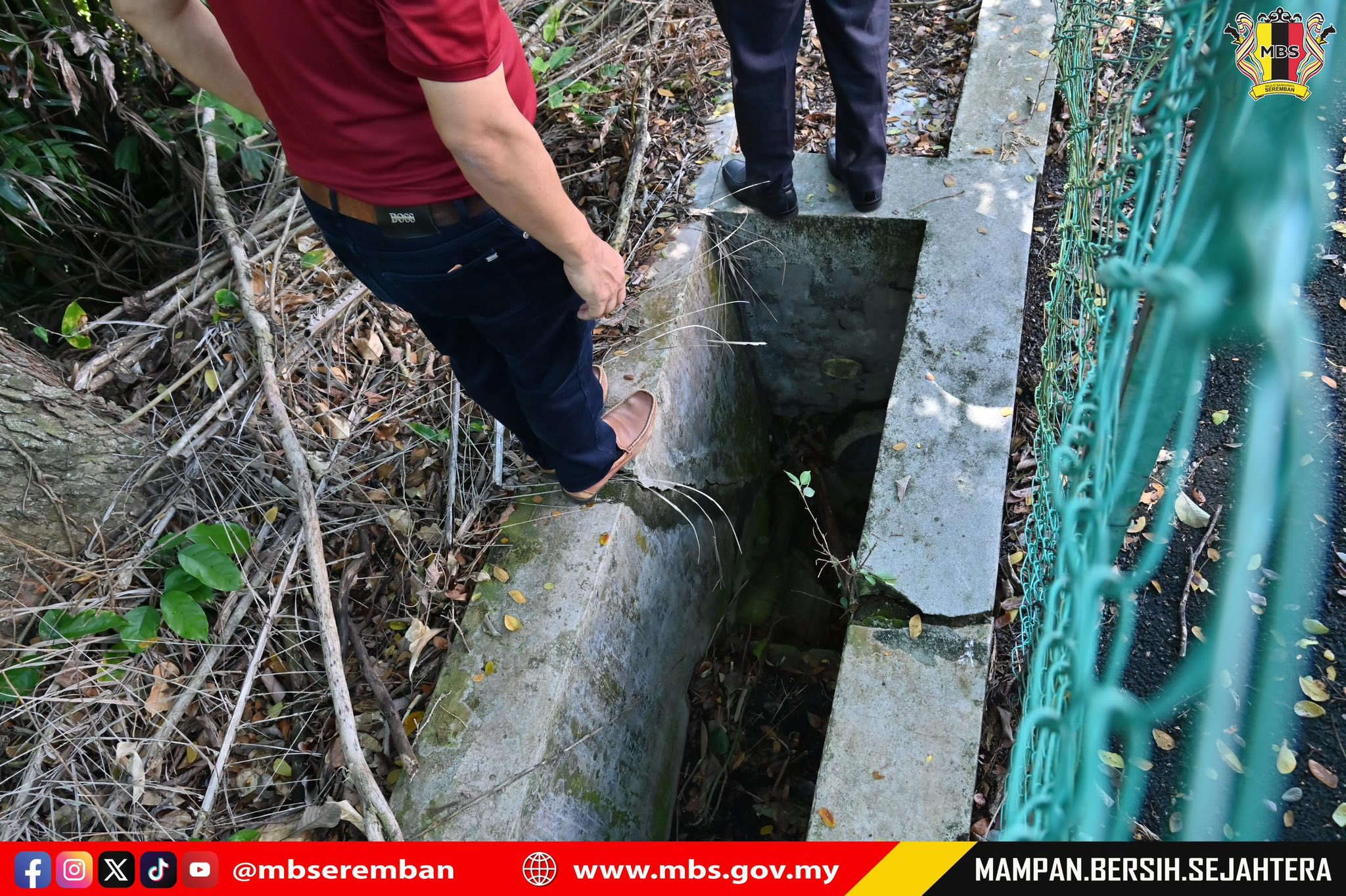 LAWATAN TURUN PADANG DATUK BANDAR