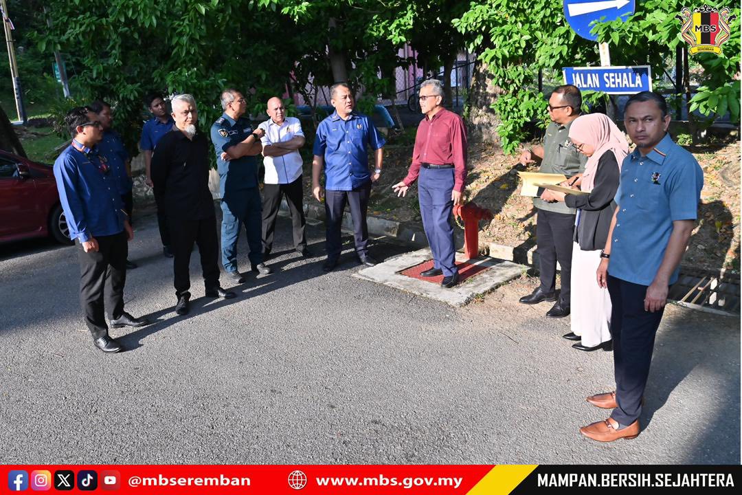 LAWATAN TURUN PADANG DATUK BANDAR KE MEDAN SELERA PENGHULU CANTIK