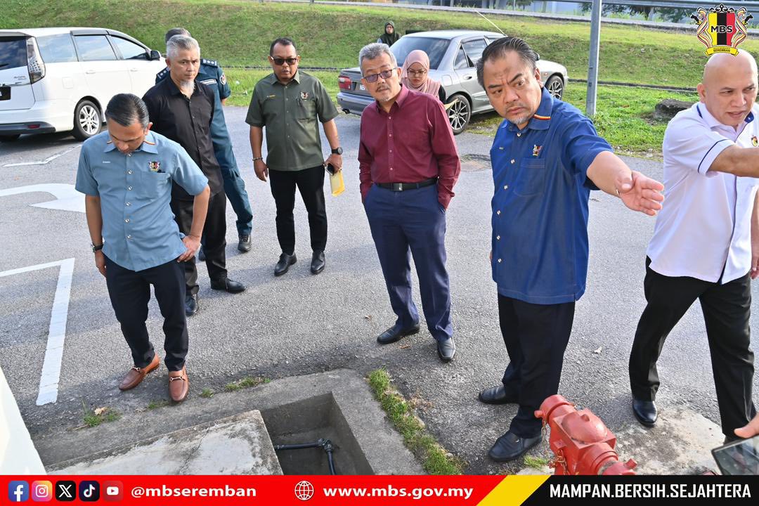 LAWATAN TURUN PADANG DATUK BANDAR KE MEDAN SELERA PENGHULU CANTIK