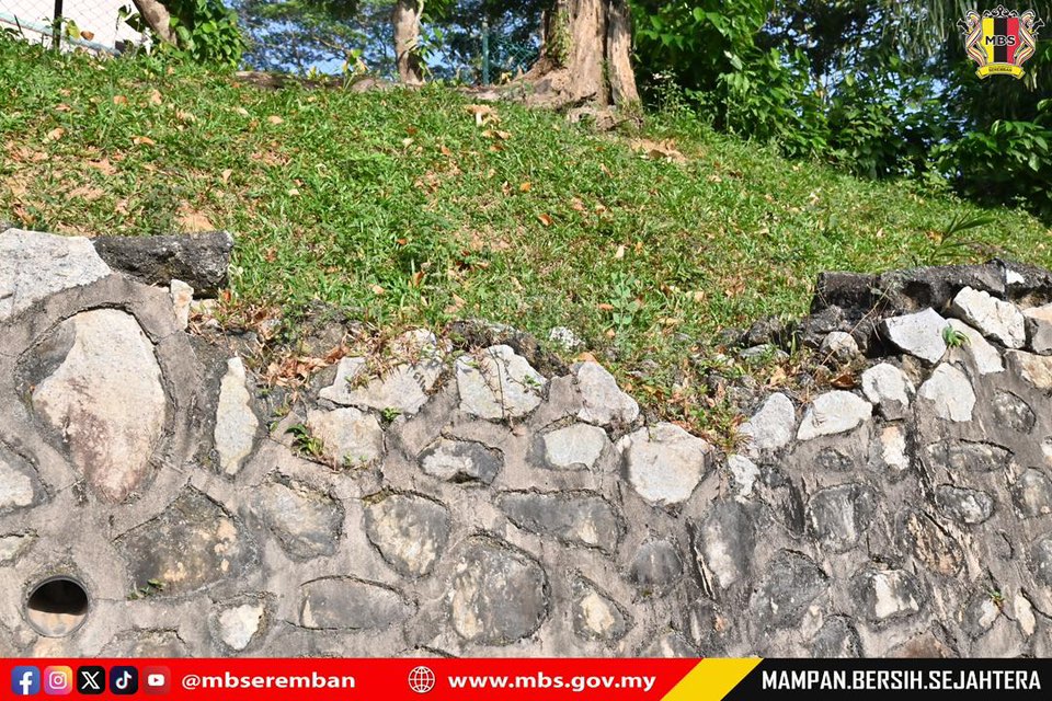 LAWATAN TURUN PADANG DATUK BANDAR KE MEDAN SELERA PENGHULU CANTIK