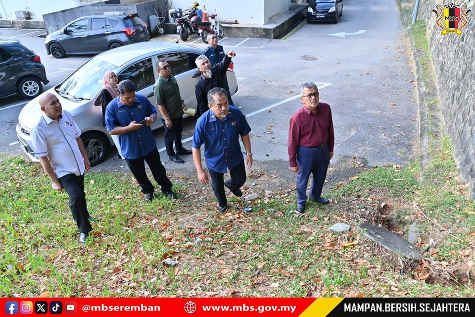 LAWATAN TURUN PADANG DATUK BANDAR KE MEDAN SELERA PENGHULU CANTIK