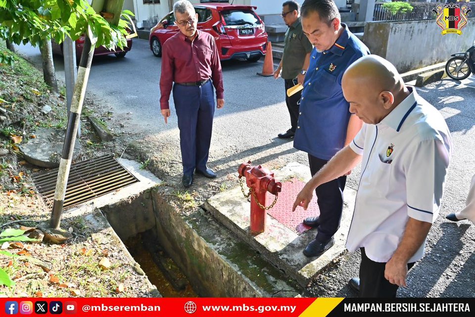 LAWATAN TURUN PADANG DATUK BANDAR KE MEDAN SELERA PENGHULU CANTIK