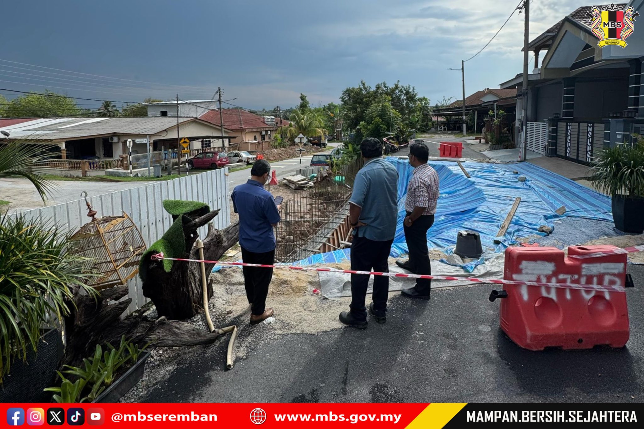 LAWATAN TURUN PADANG TUAN SETIAUSAHA MBS KE LOKASI TANAH RUNTUH