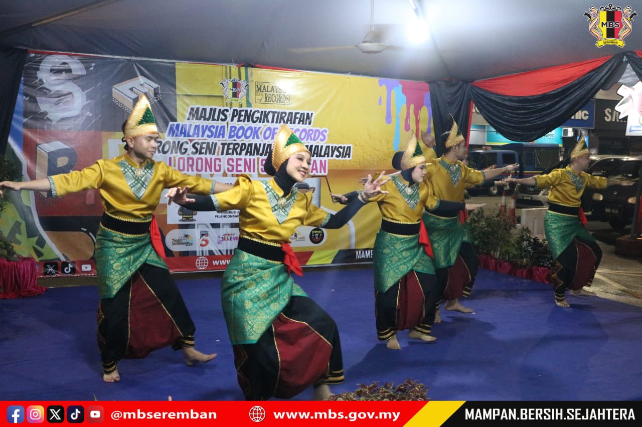 LORONG SENI SEREMBAN TERIMA ANUGERAH LORONG SENI TERPANJANG DI MALAYSIA OLEH MBOR