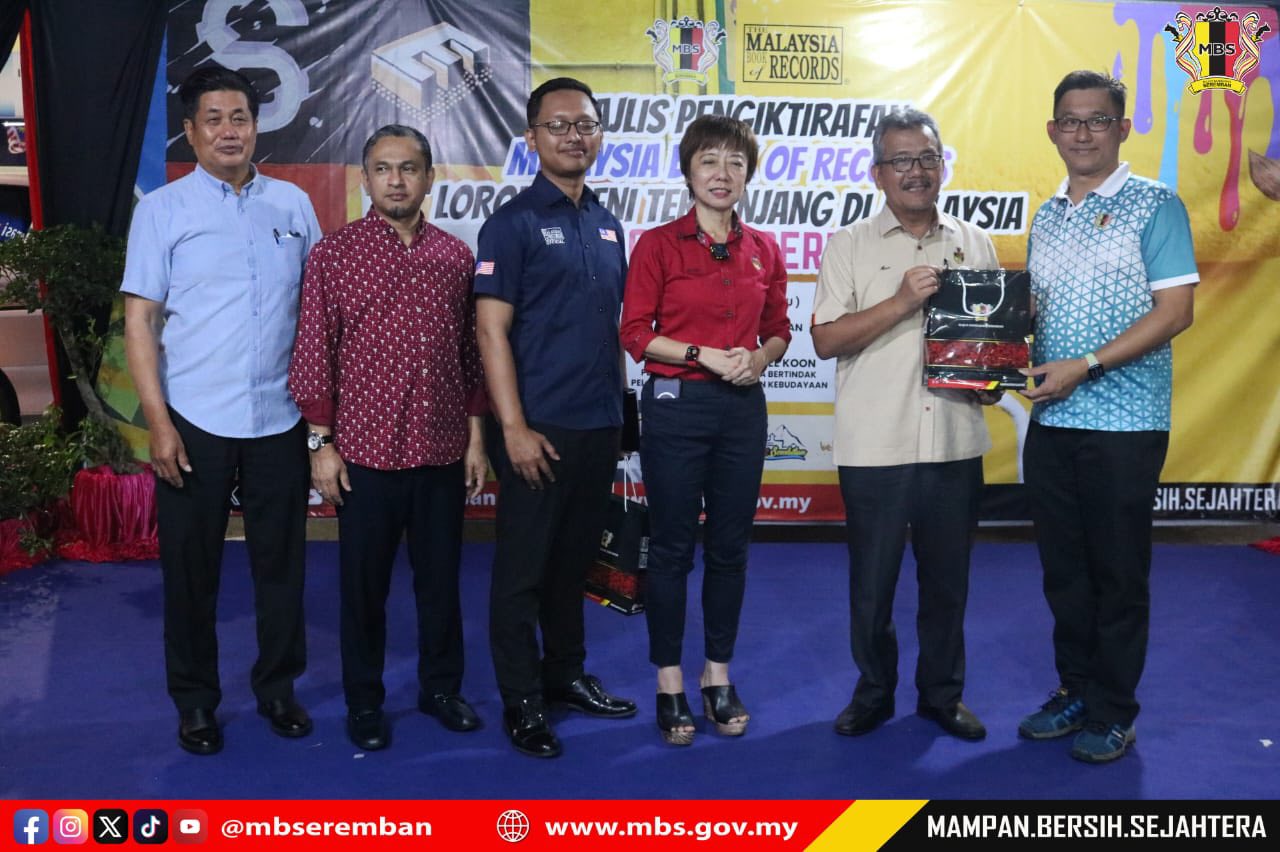 LORONG SENI SEREMBAN TERIMA ANUGERAH LORONG SENI TERPANJANG DI MALAYSIA OLEH MBOR