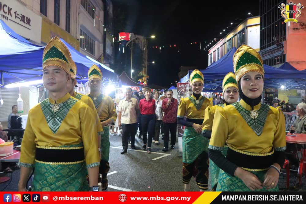 LORONG SENI SEREMBAN TERIMA ANUGERAH LORONG SENI TERPANJANG DI MALAYSIA OLEH MBOR