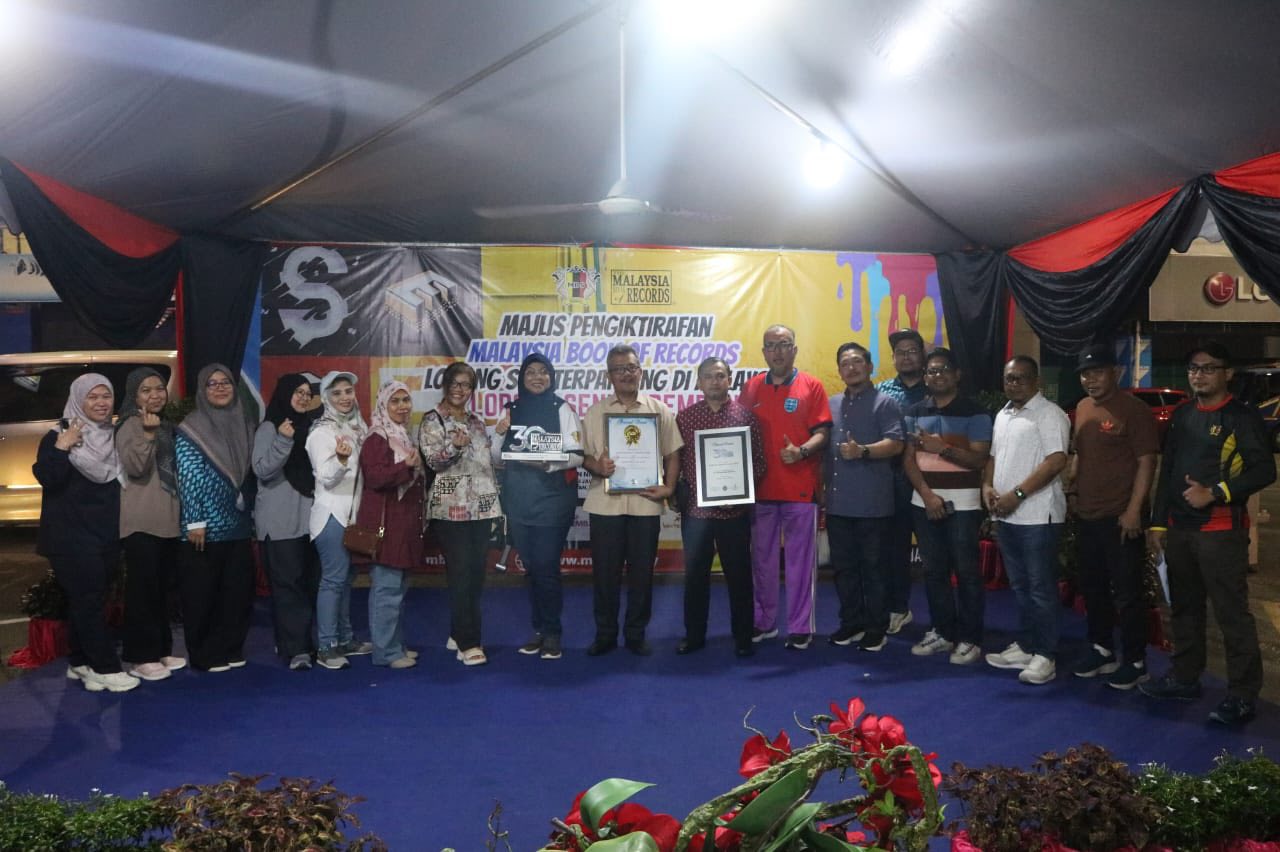 LORONG SENI SEREMBAN TERIMA ANUGERAH LORONG SENI TERPANJANG DI MALAYSIA OLEH MBOR