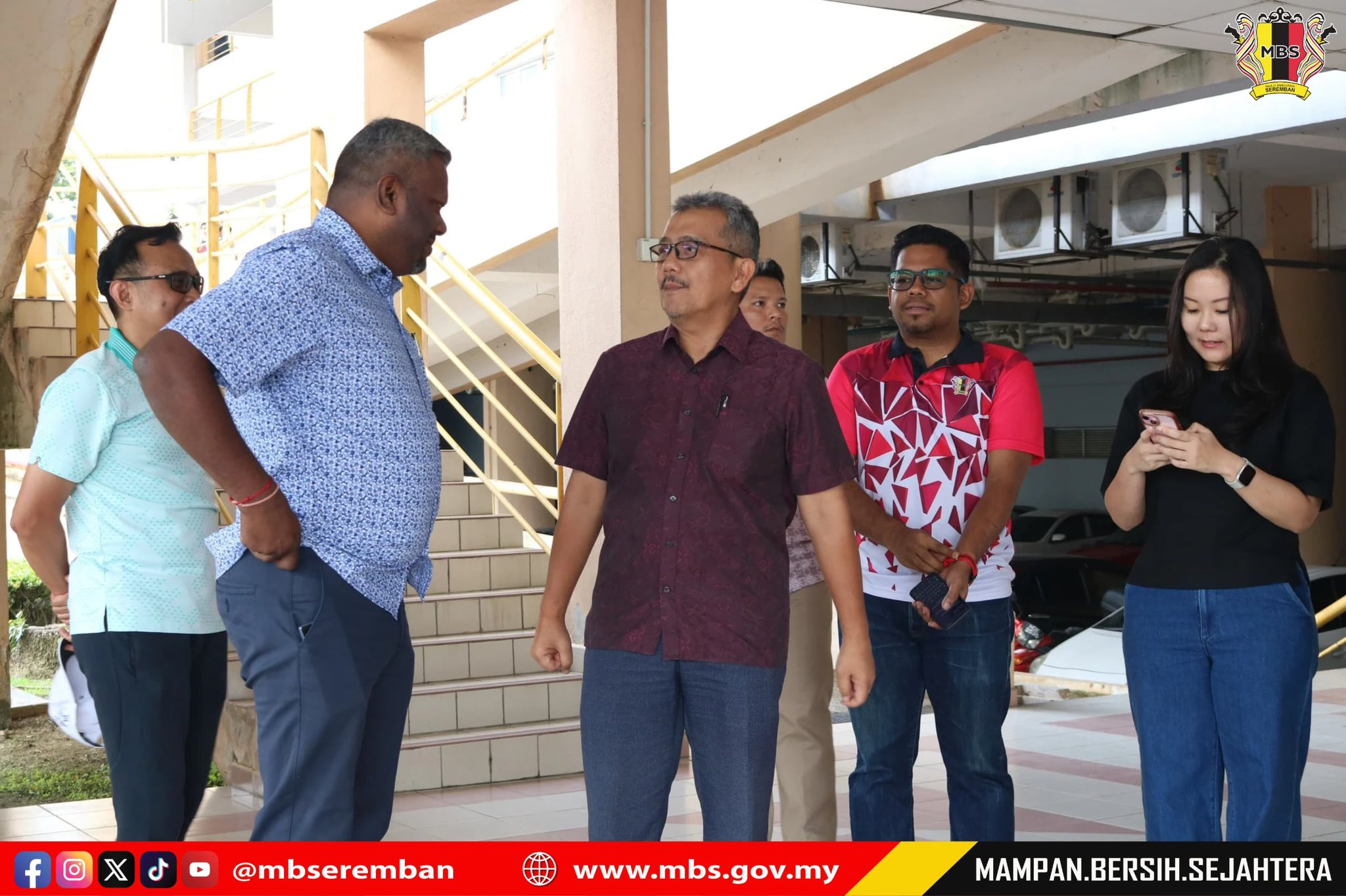 MAJLIS PENYERAHAN PROJEK MENAIK TARAF PAPAN MARKAH (SCOREBOARD) DI PUSAT AKUATIK PAROI