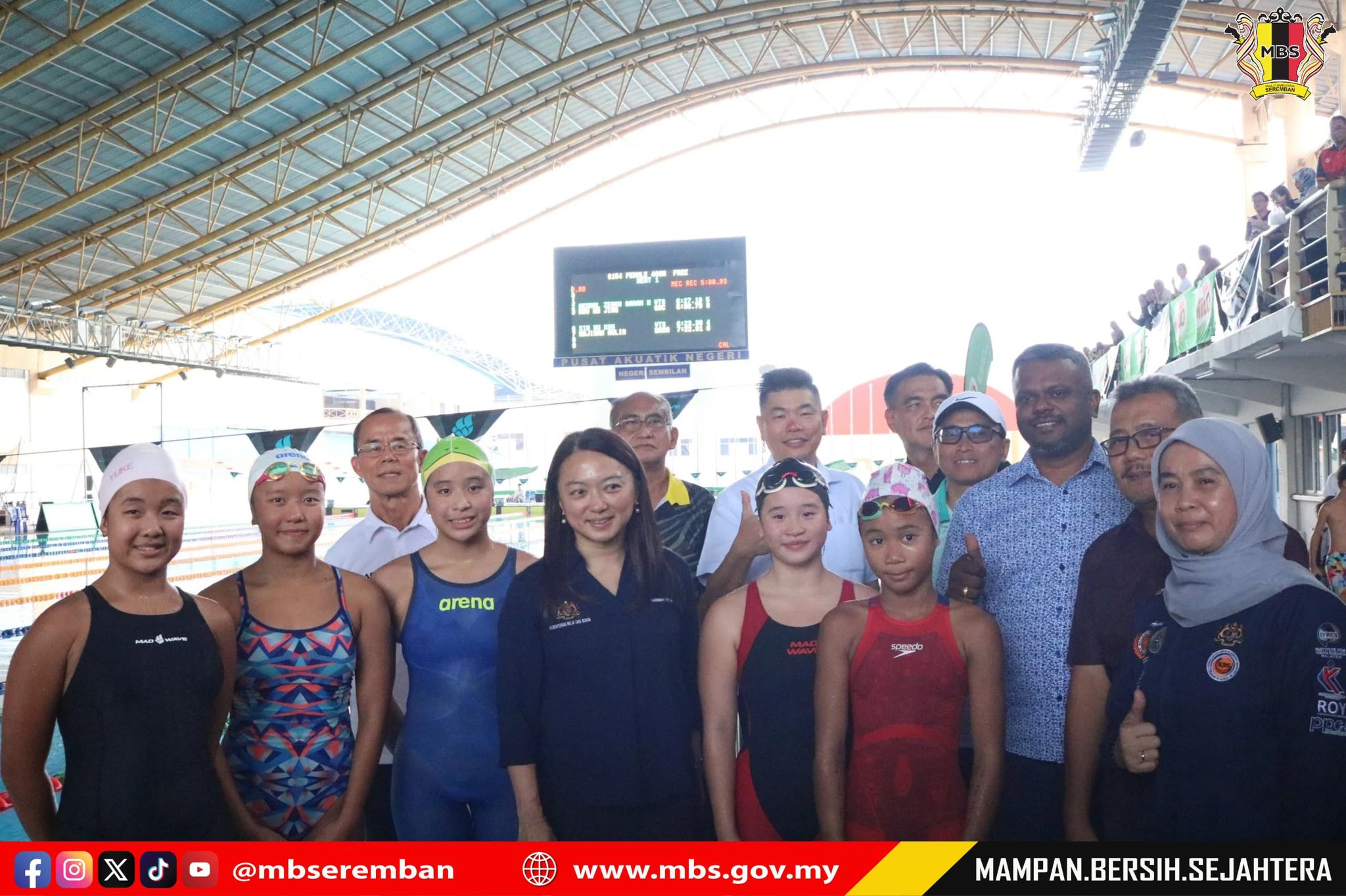 MAJLIS PENYERAHAN PROJEK MENAIK TARAF PAPAN MARKAH (SCOREBOARD) DI PUSAT AKUATIK PAROI