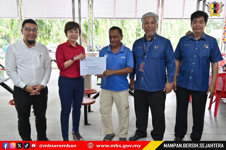 MAJLIS PENYERAHAN SURAT TAWARAN KEPADA PENIAGA